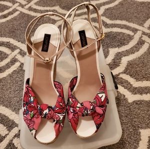Joan & David Wedge sandals size 8.5